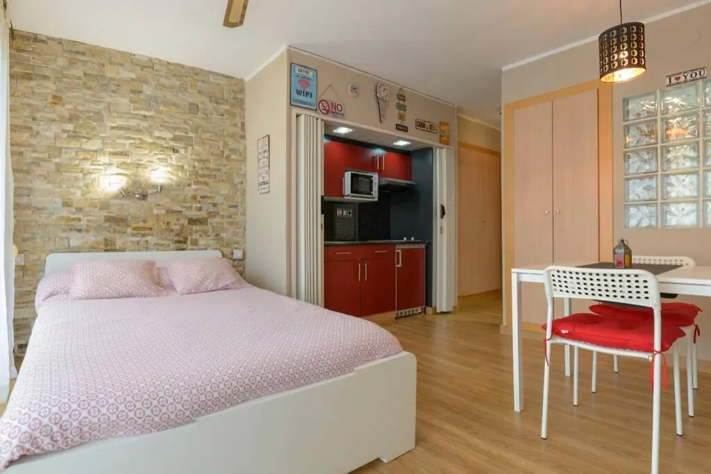 Loft Zona Fenals, Lloret De Mar. location